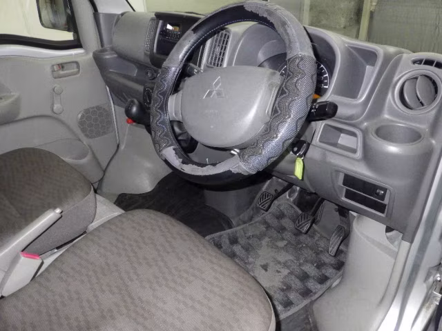 MITSUBISHI MINICAB