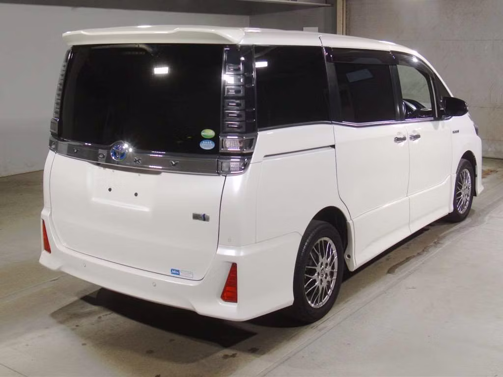 TOYOTA VOXY
