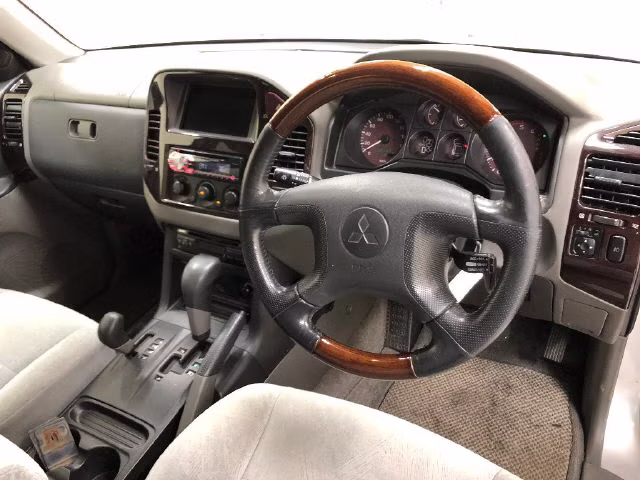MITSUBISHI PAJERO