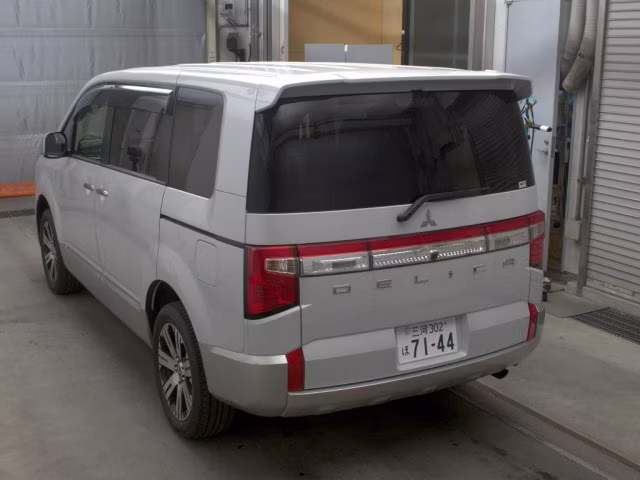 MITSUBISHI DELICA D:5