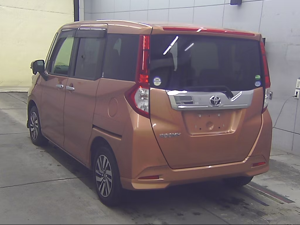 TOYOTA ROOMY