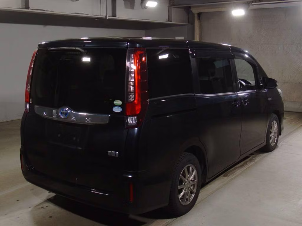 TOYOTA NOAH