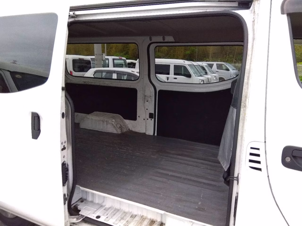 NISSAN NV350 CARAVAN