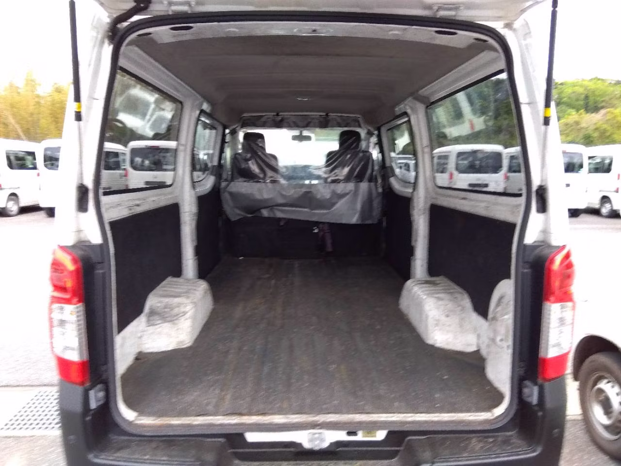 NISSAN NV350 CARAVAN