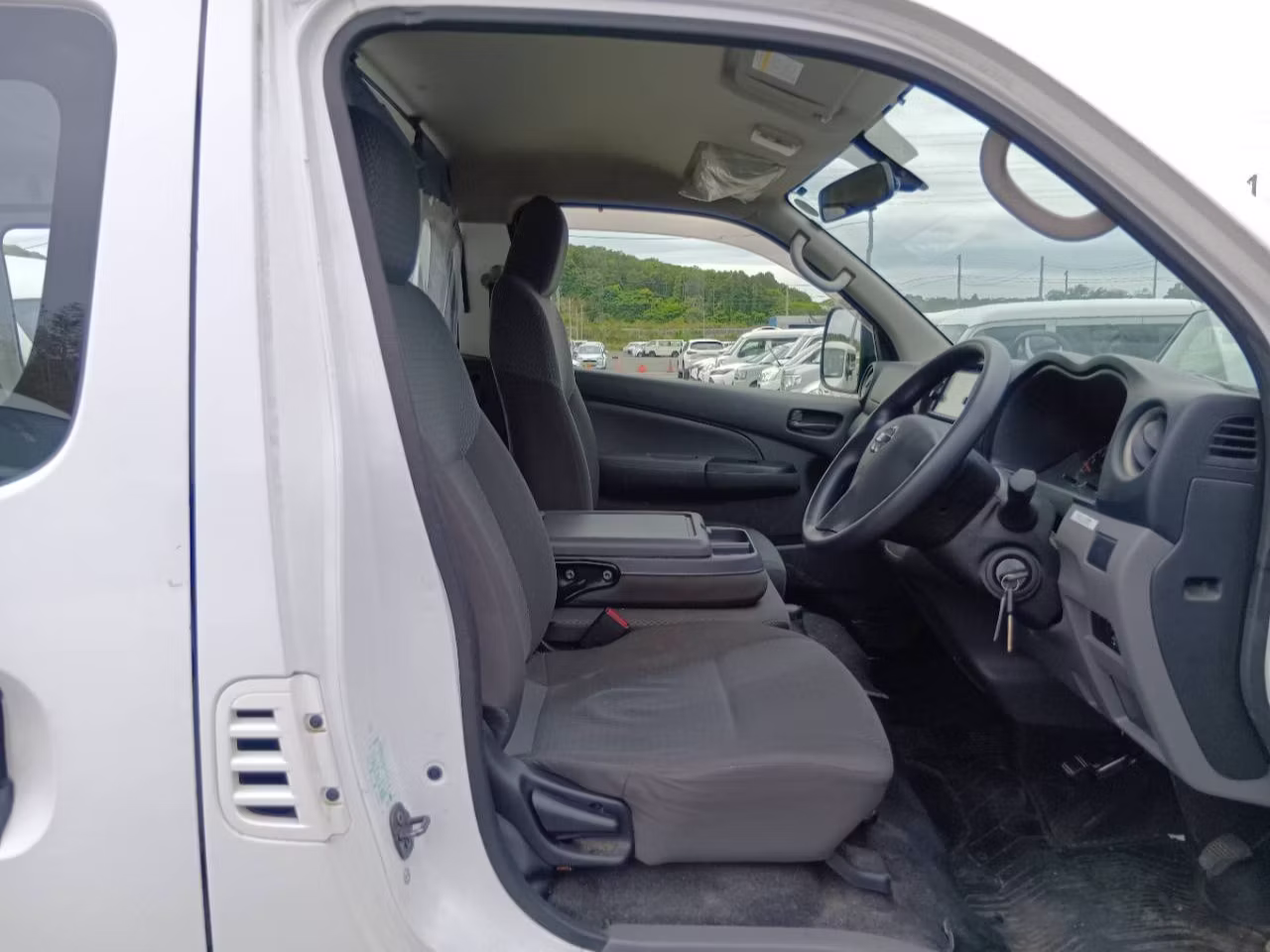 NISSAN NV350 CARAVAN