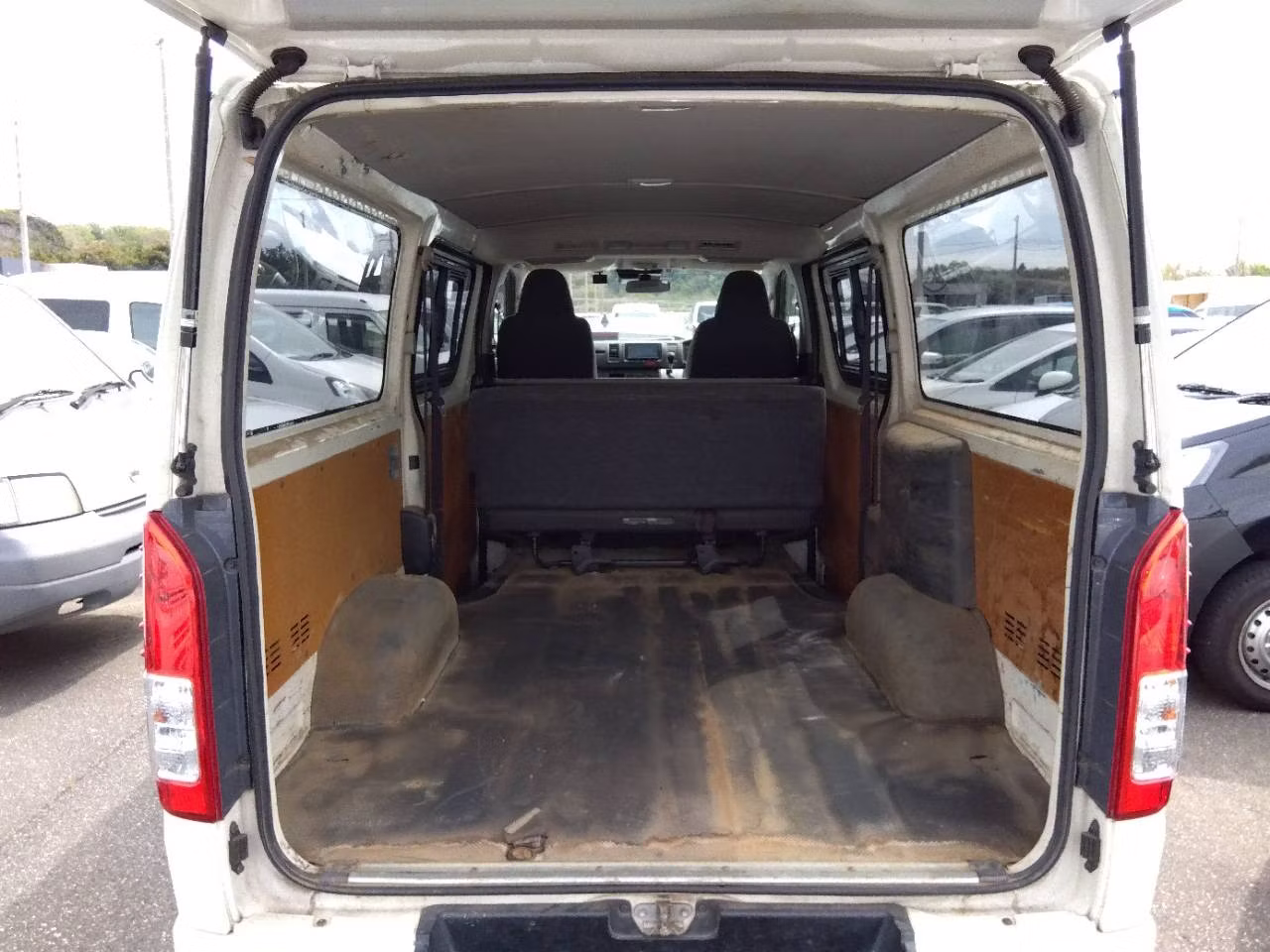 TOYOTA REGIUS ACE