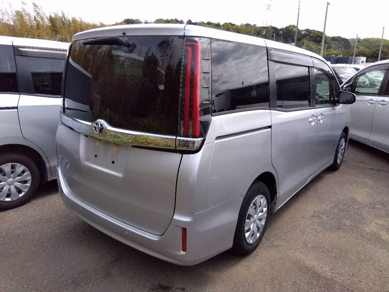 TOYOTA NOAH