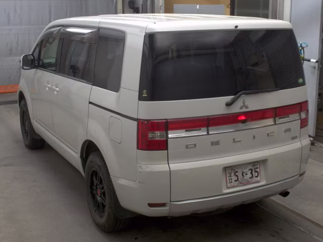 MITSUBISHI DELICA D:5