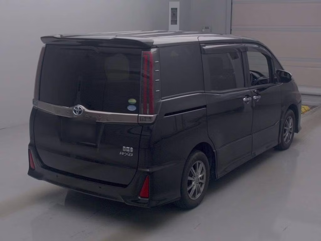 TOYOTA NOAH