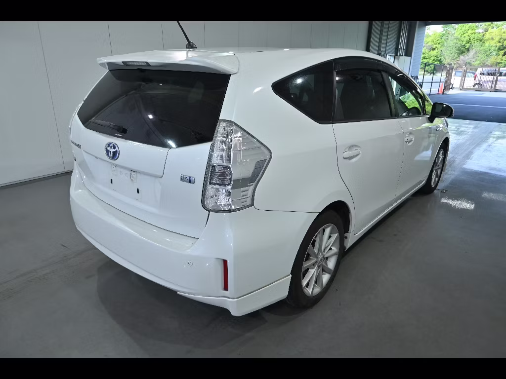 TOYOTA PRIUS ALPHA