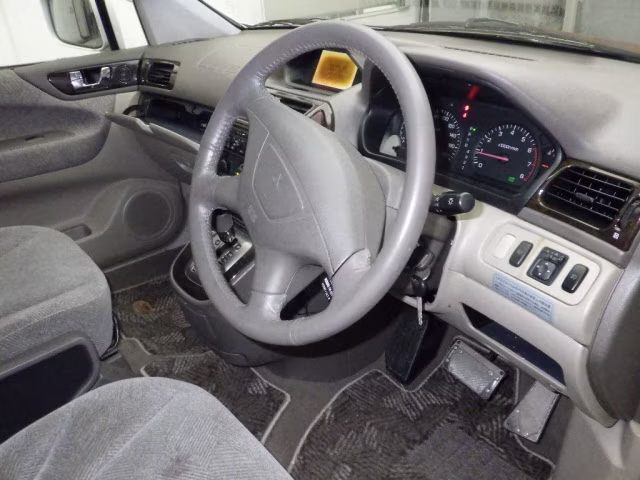 MITSUBISHI CHARIOT GRANDIS