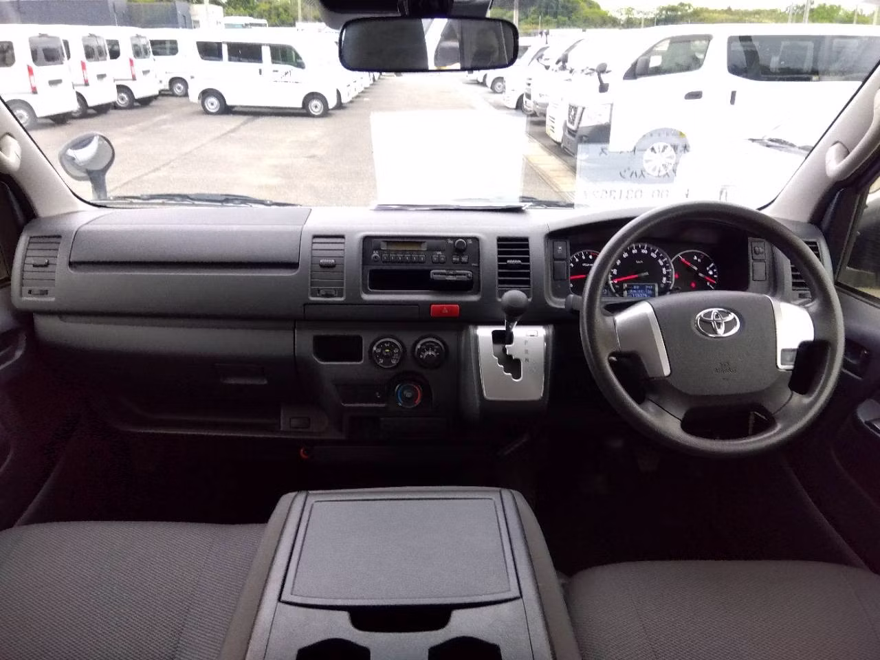TOYOTA REGIUS ACE