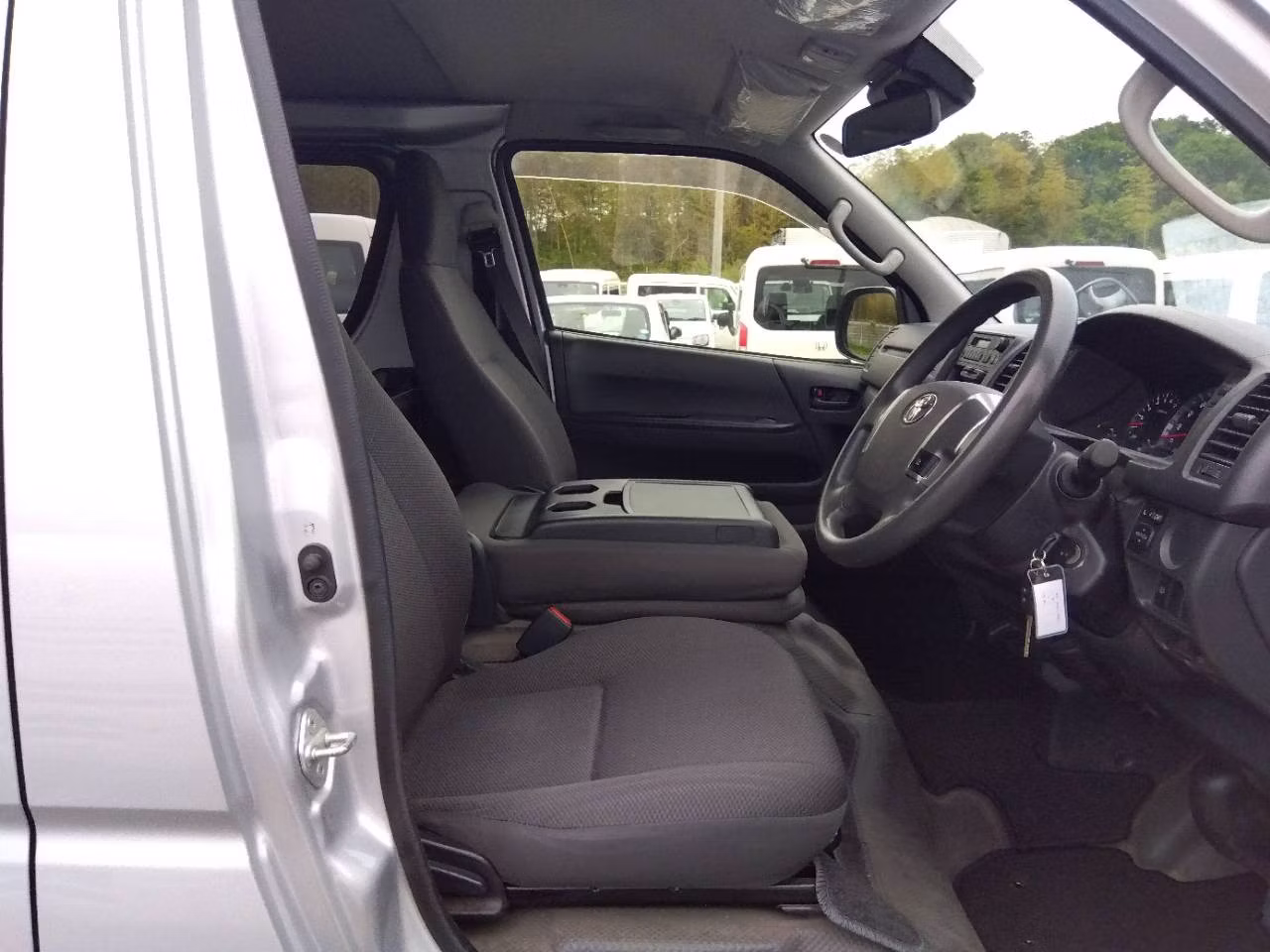 TOYOTA REGIUS ACE