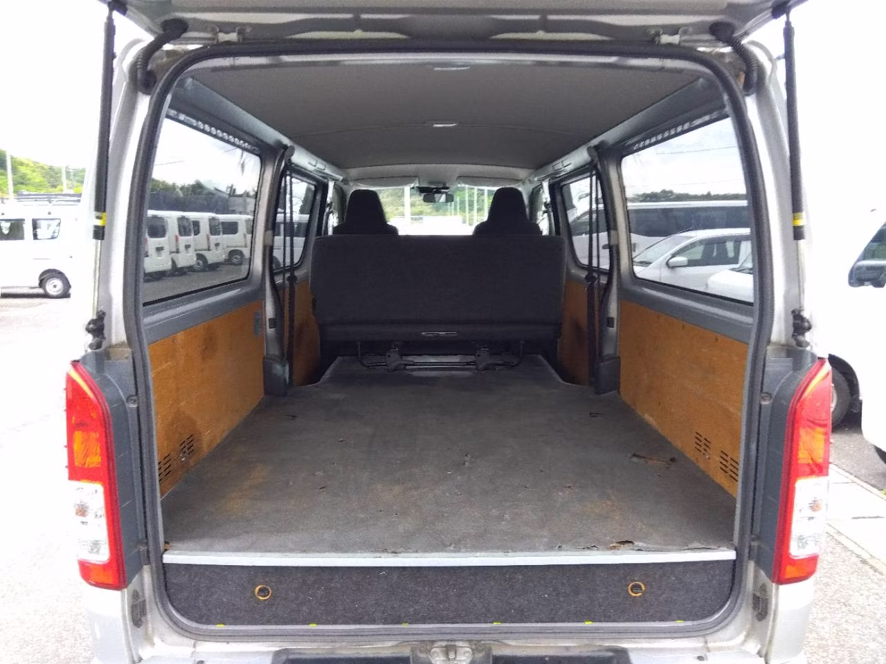 TOYOTA REGIUS ACE