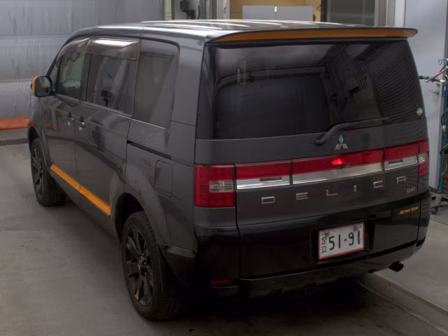 MITSUBISHI DELICA D:5