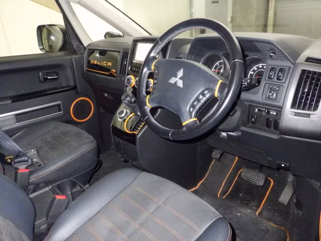MITSUBISHI DELICA D:5