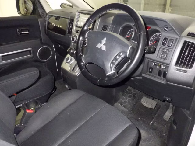 MITSUBISHI DELICA D:5
