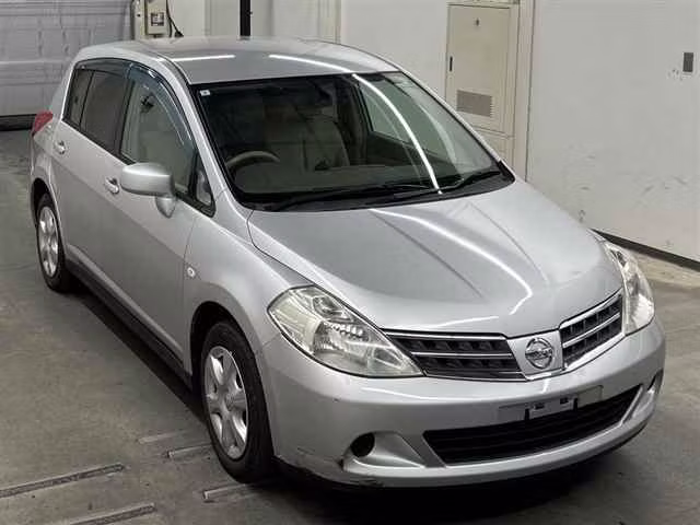 NISSAN TIIDA