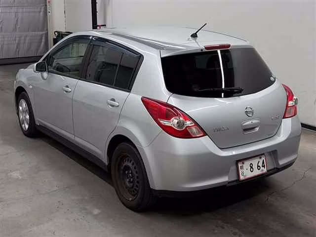 NISSAN TIIDA