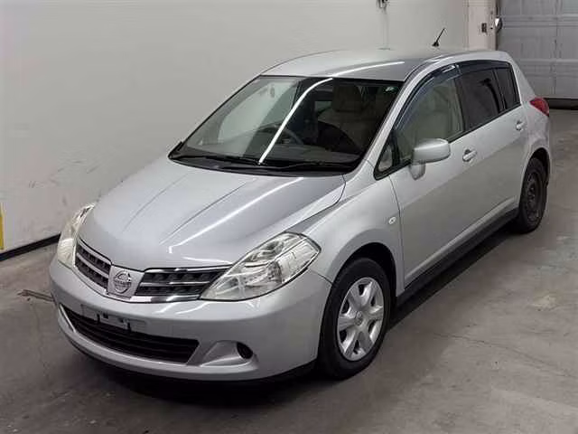 NISSAN TIIDA