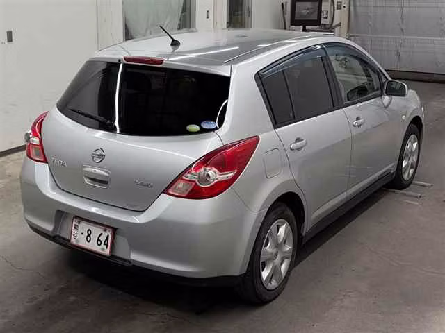 NISSAN TIIDA