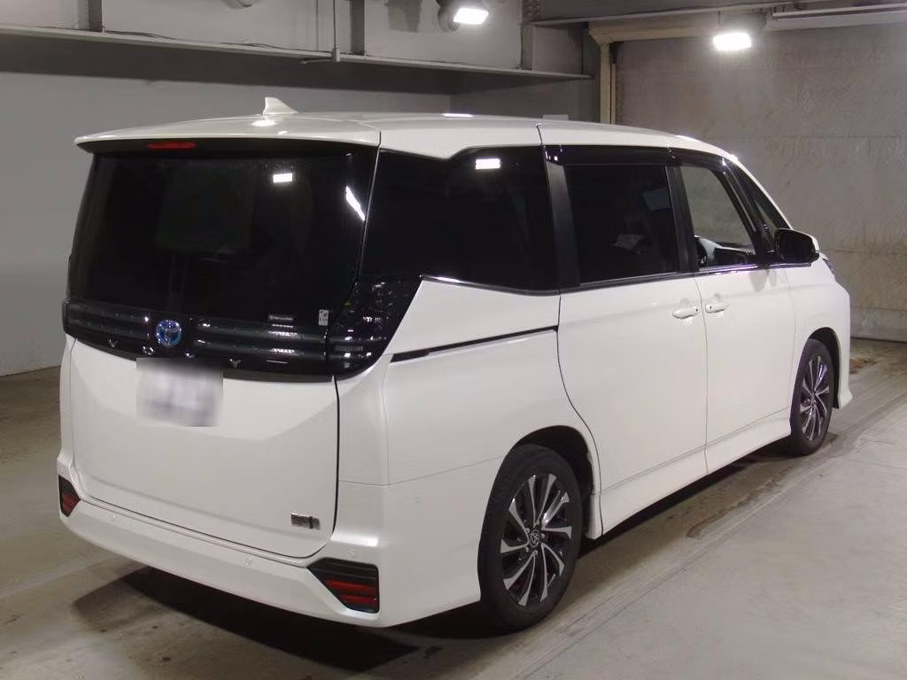 TOYOTA VOXY