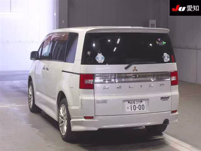 MITSUBISHI DELICA D:5