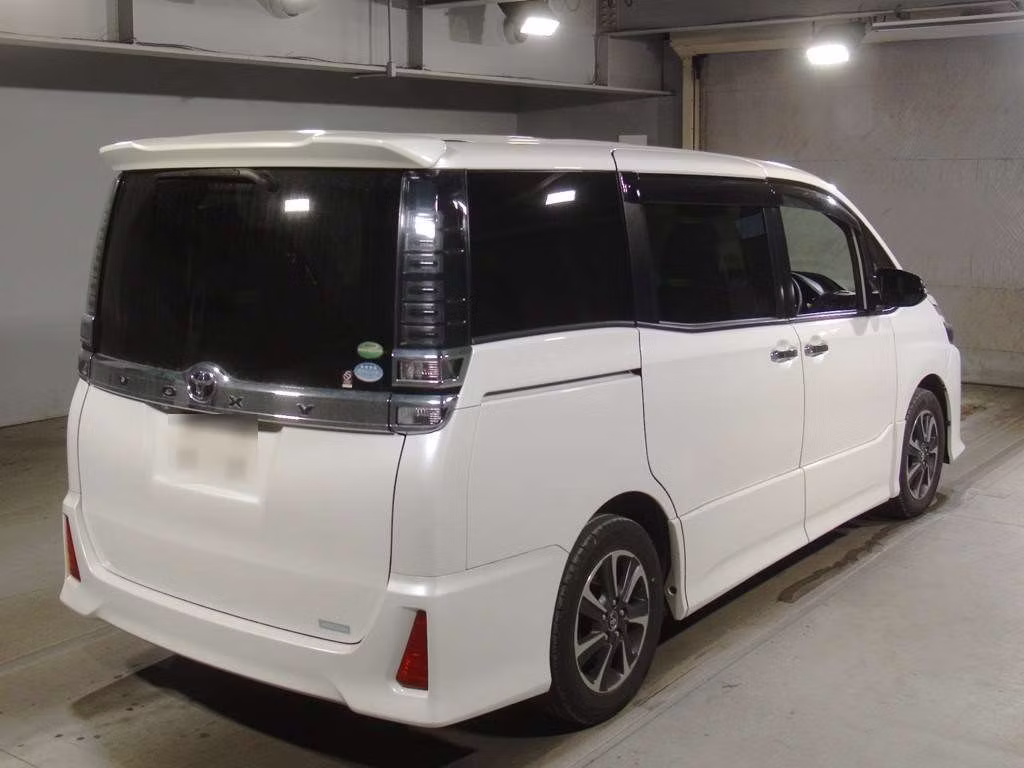 TOYOTA VOXY