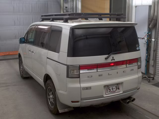 MITSUBISHI DELICA D:5