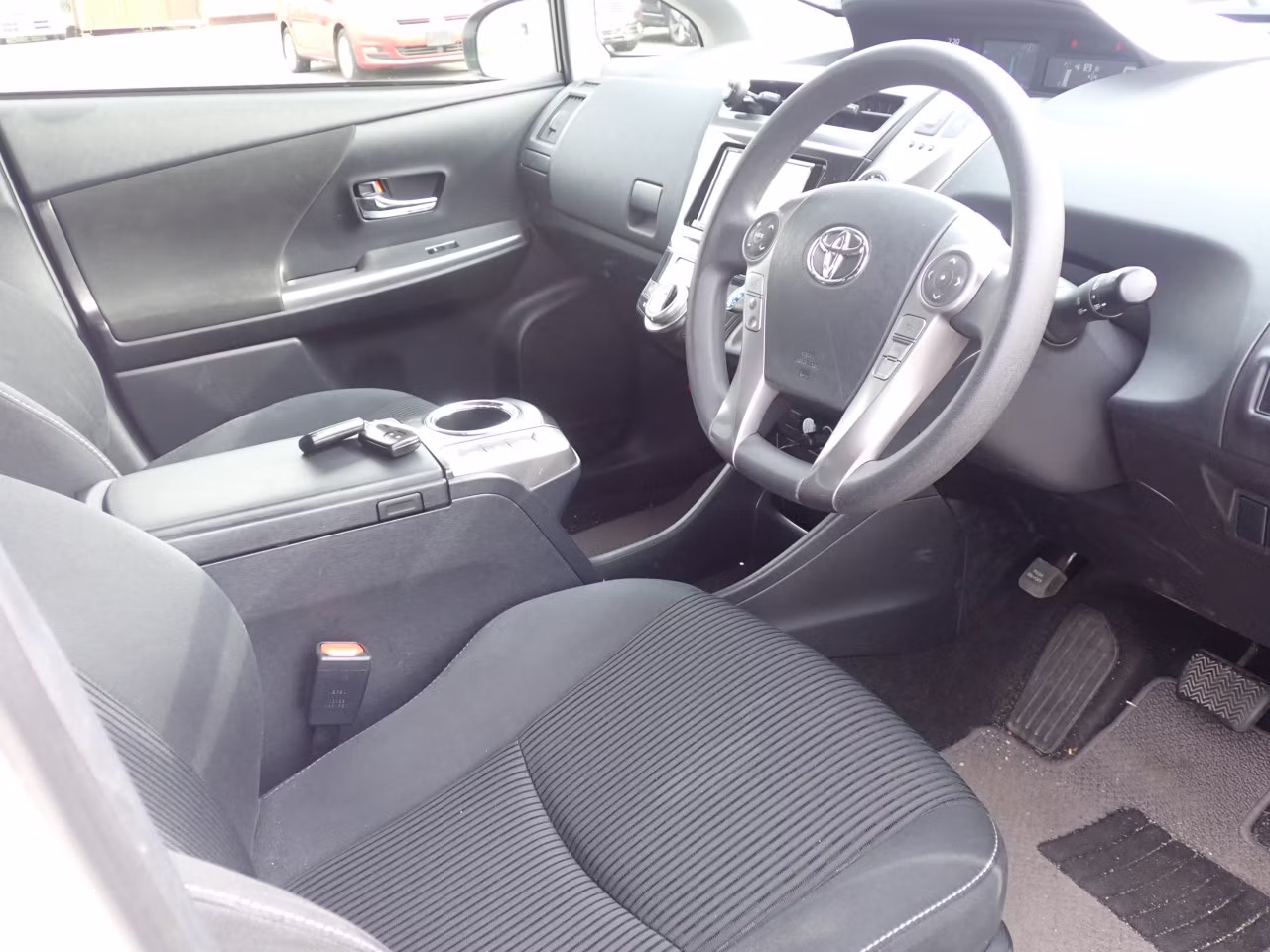 TOYOTA PRIUS ALPHA