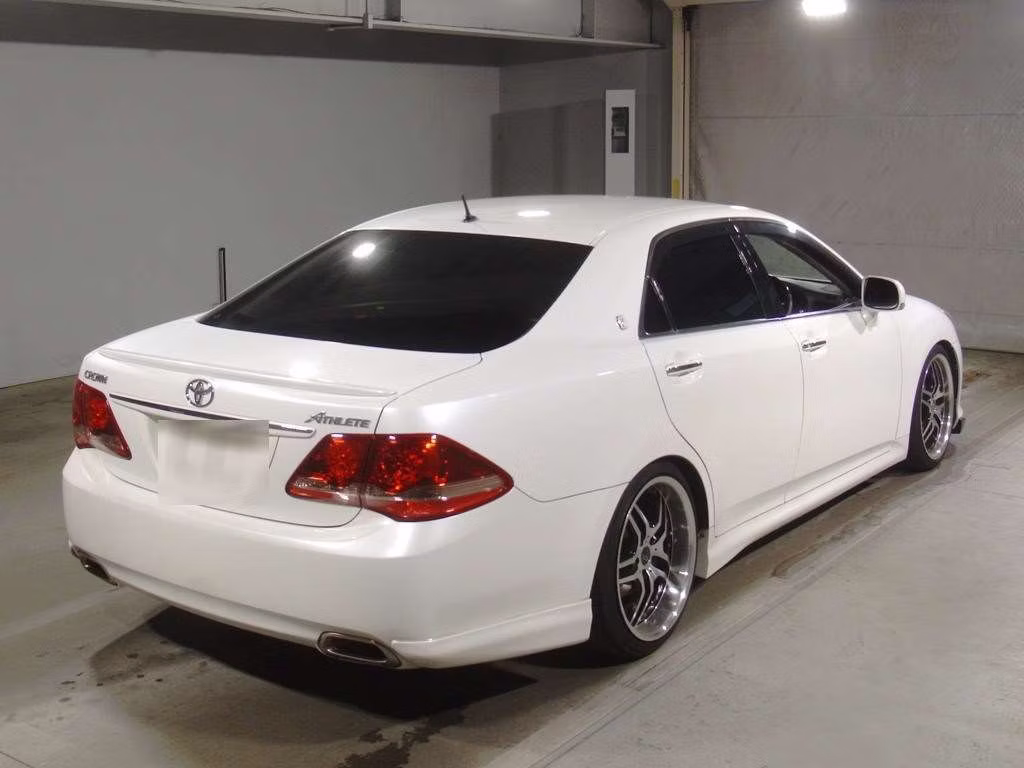 TOYOTA CROWN