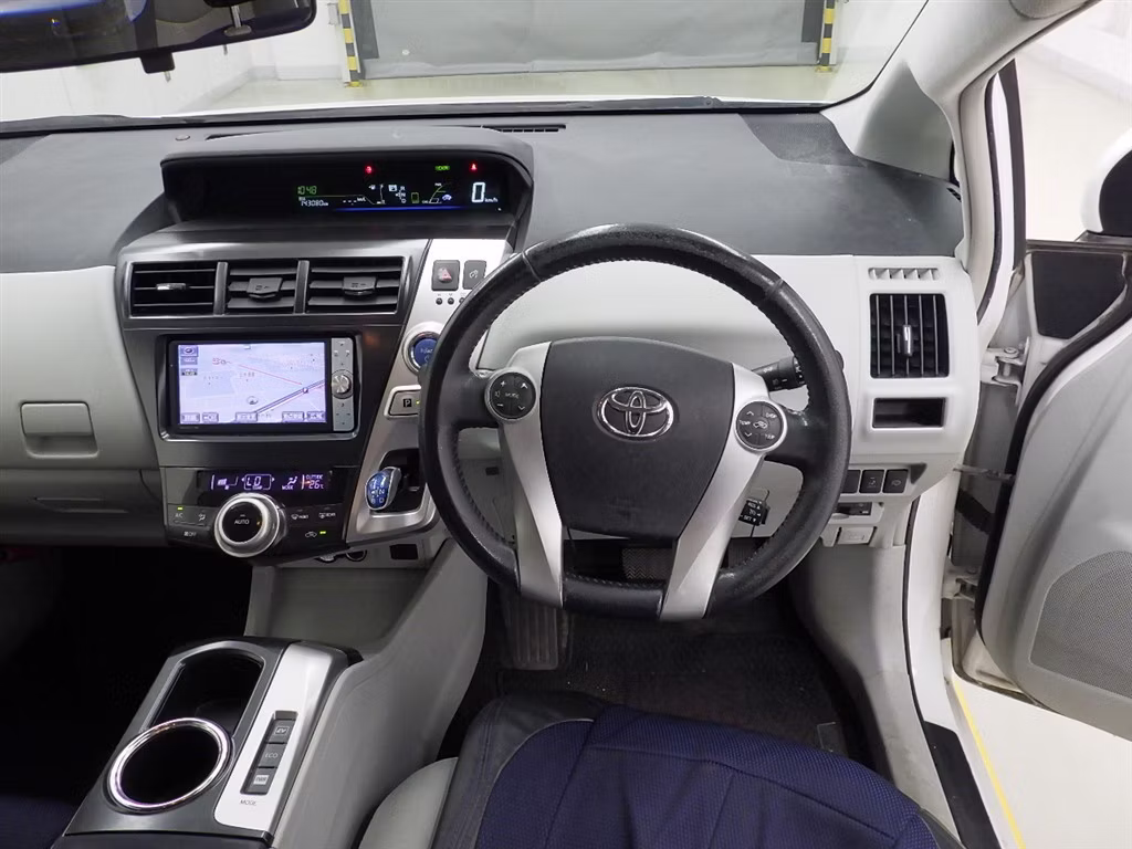 TOYOTA PRIUS ALPHA