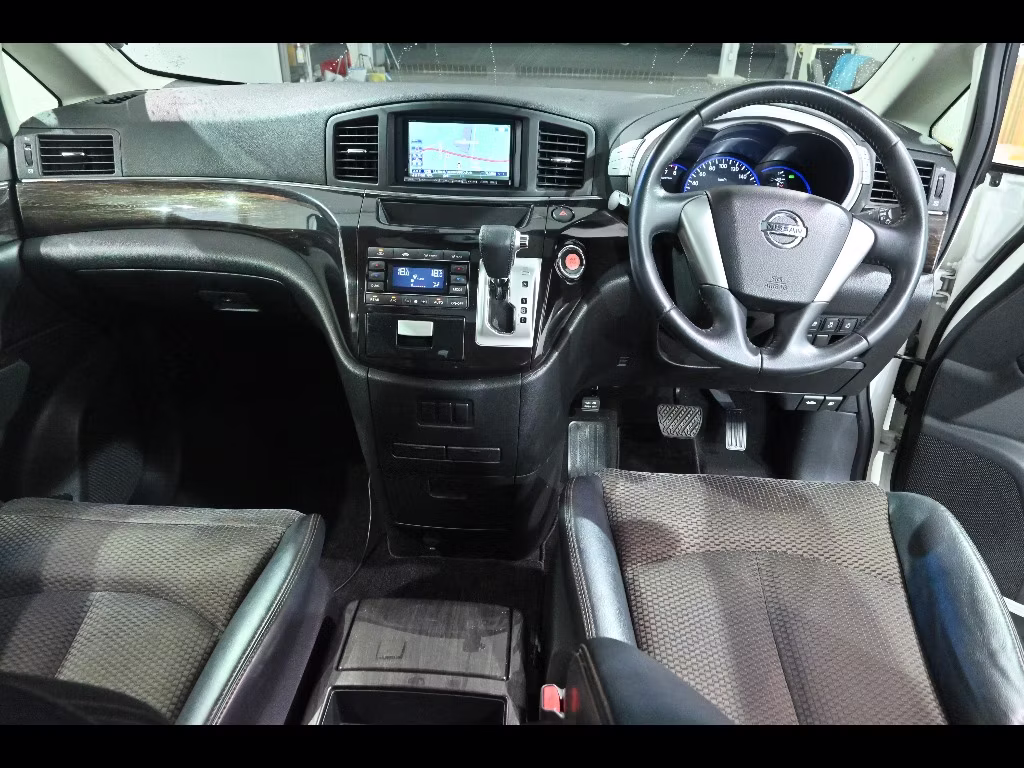 NISSAN ELGRAND
