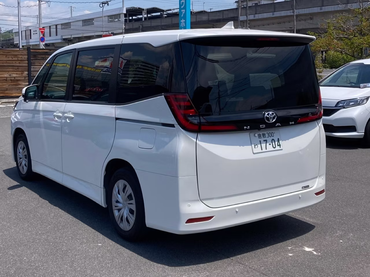 TOYOTA NOAH