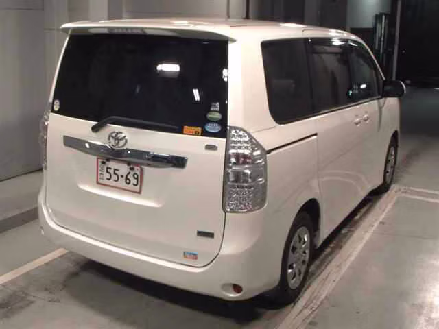 TOYOTA NOAH