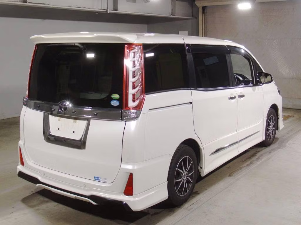 TOYOTA VOXY