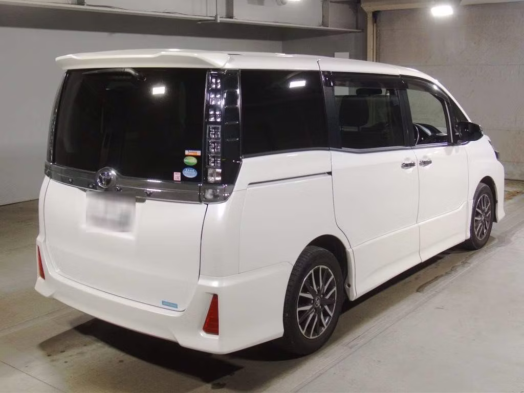 TOYOTA VOXY