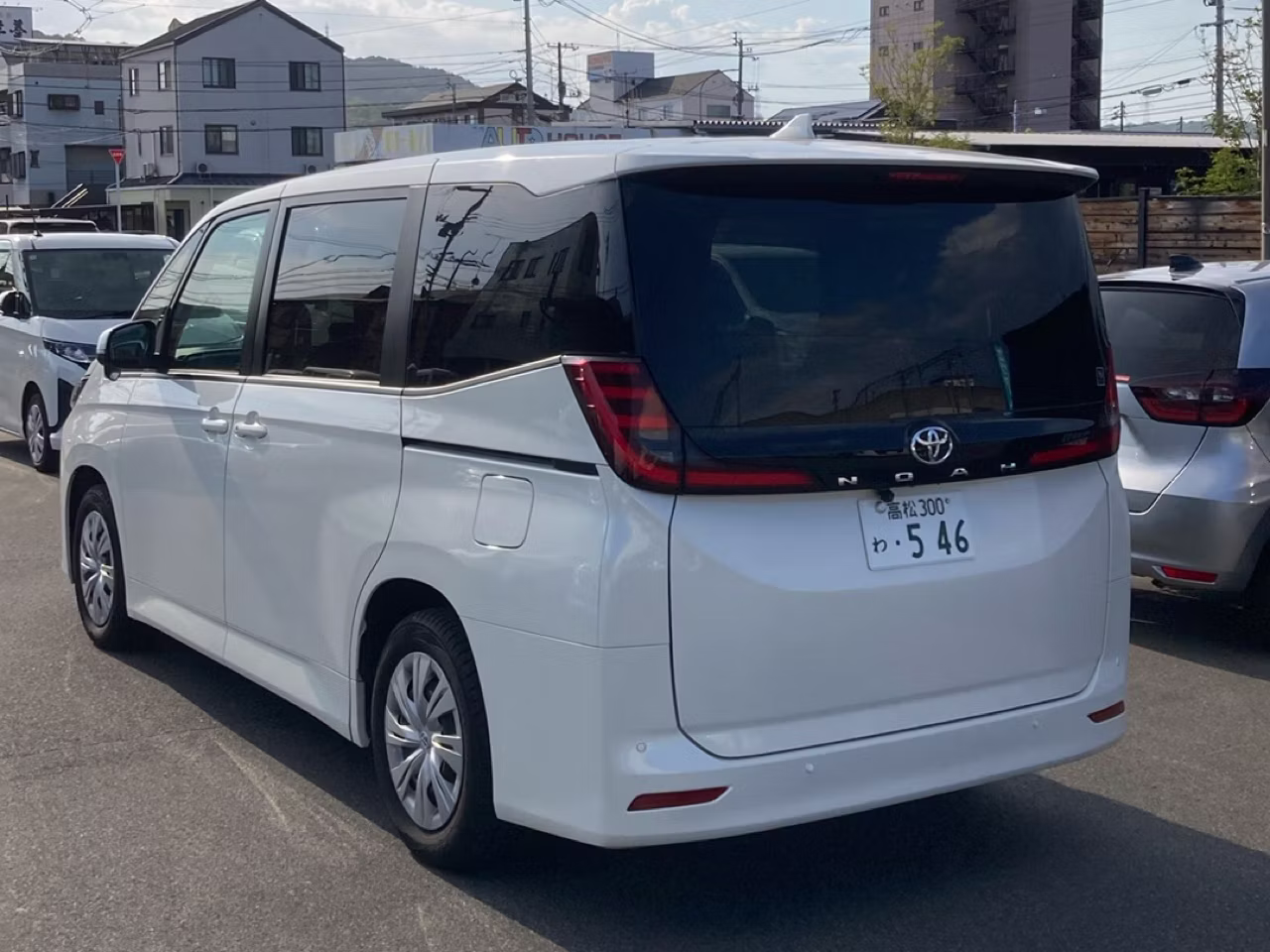 TOYOTA NOAH