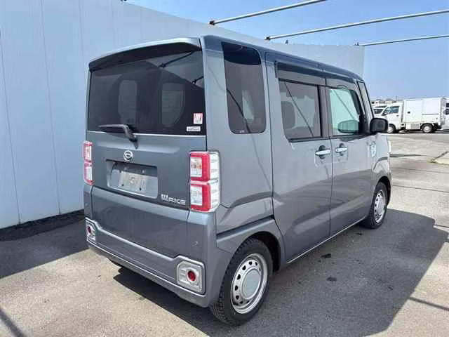 DAIHATSU WAKE