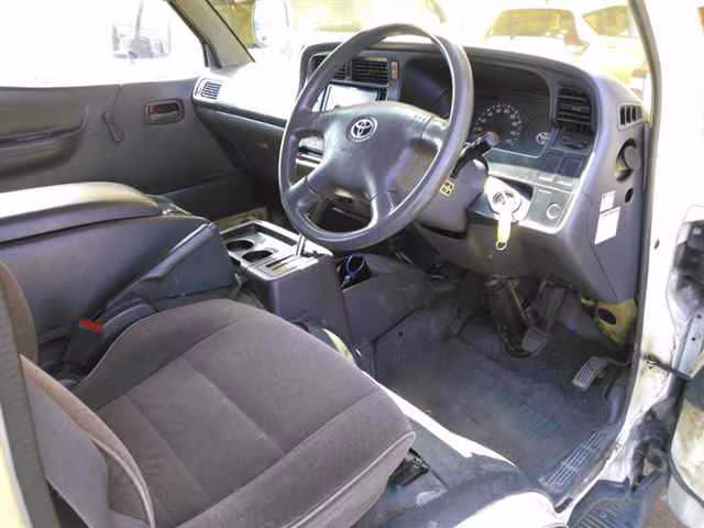 TOYOTA HIACE