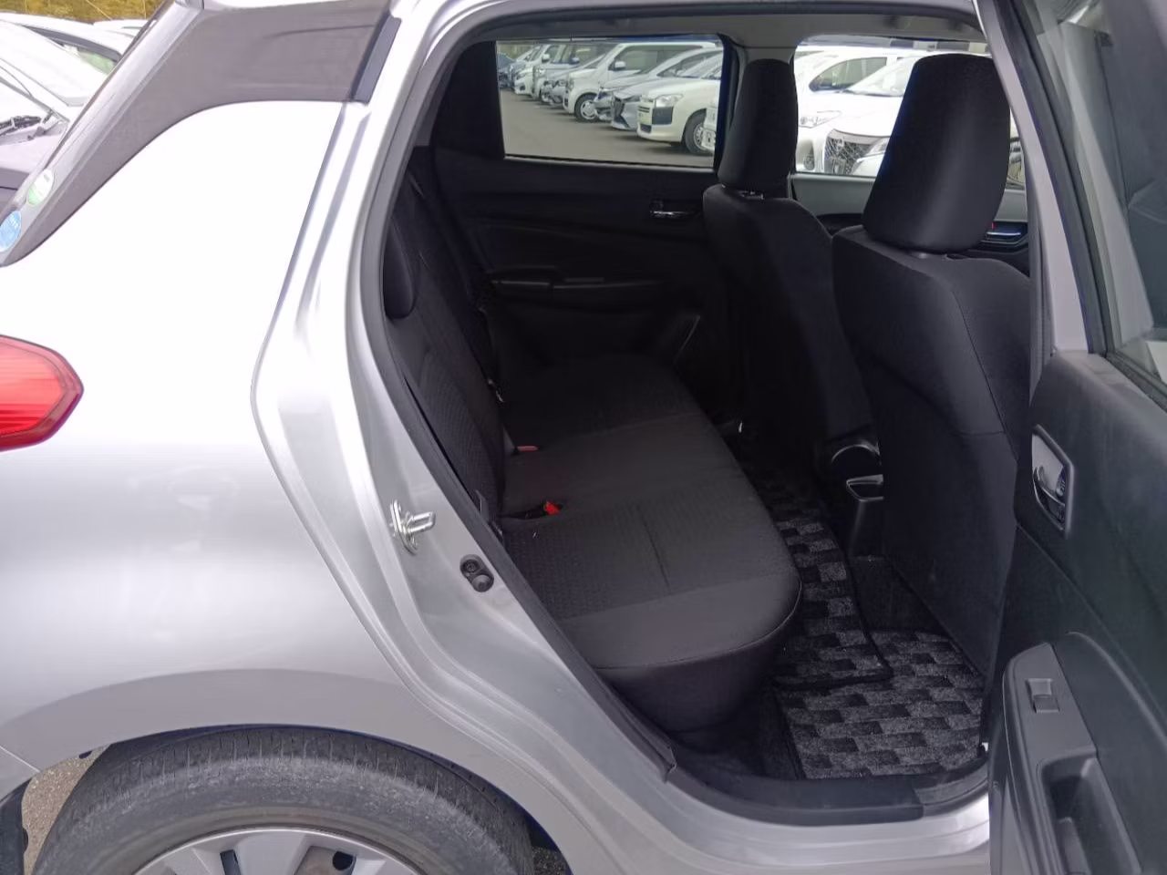 SUZUKI SWIFT