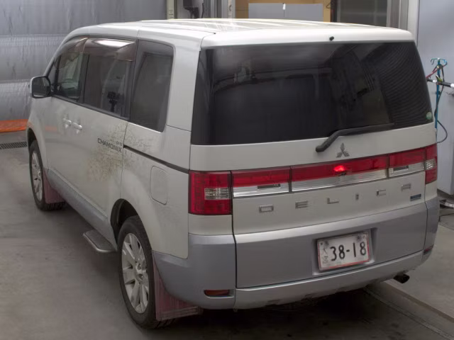 MITSUBISHI DELICA D:5