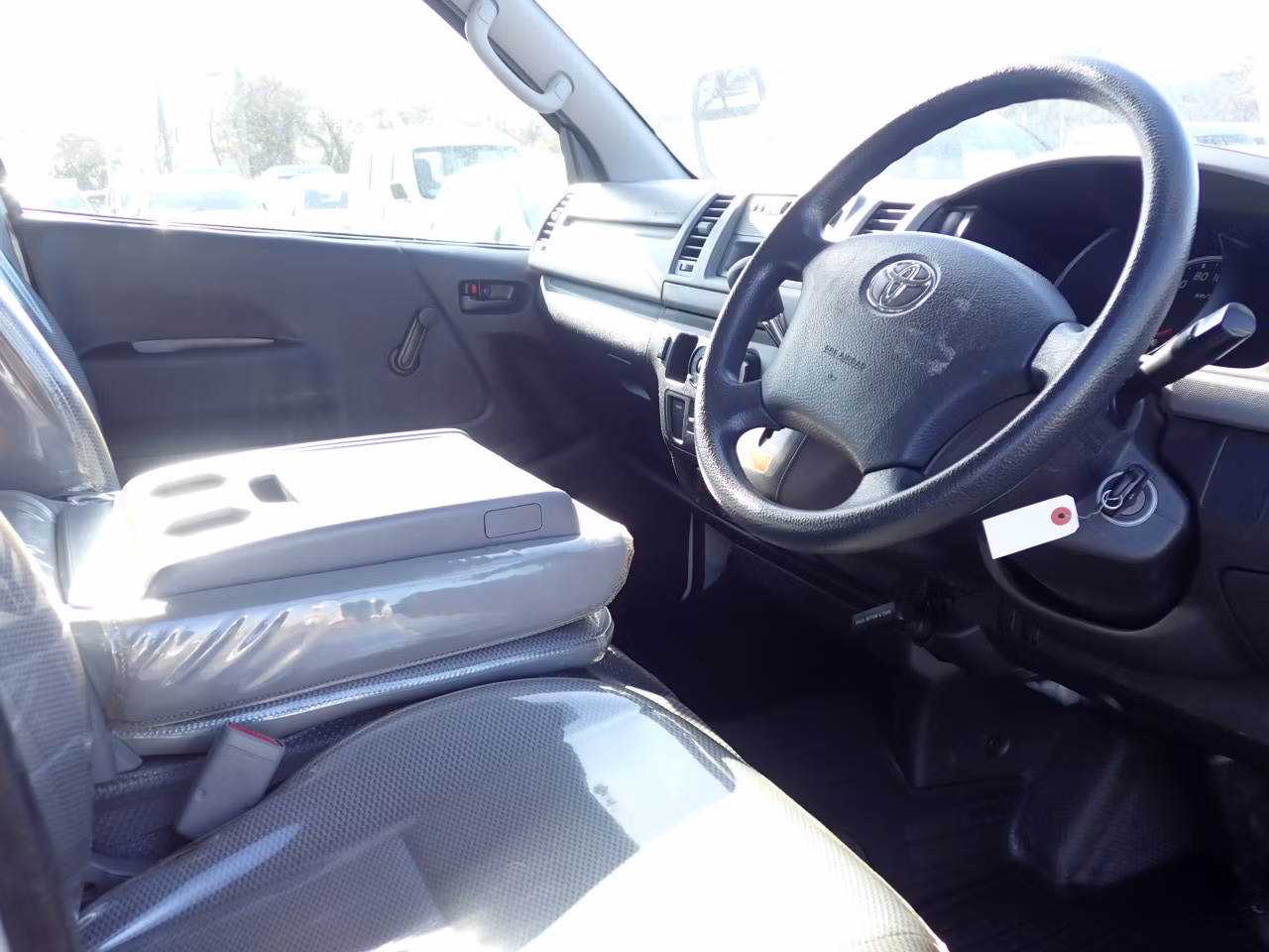 TOYOTA REGIUS ACE