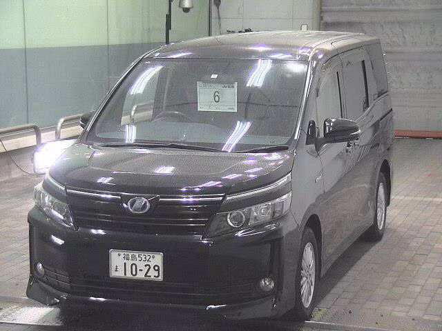 TOYOTA VOXY