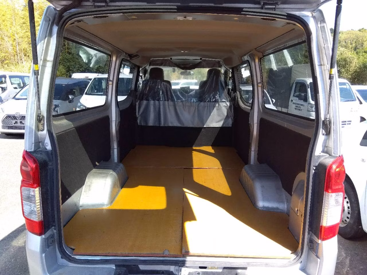 NISSAN NV350 CARAVAN
