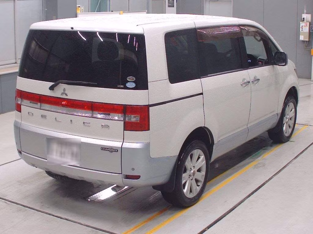 MITSUBISHI DELICA D:5