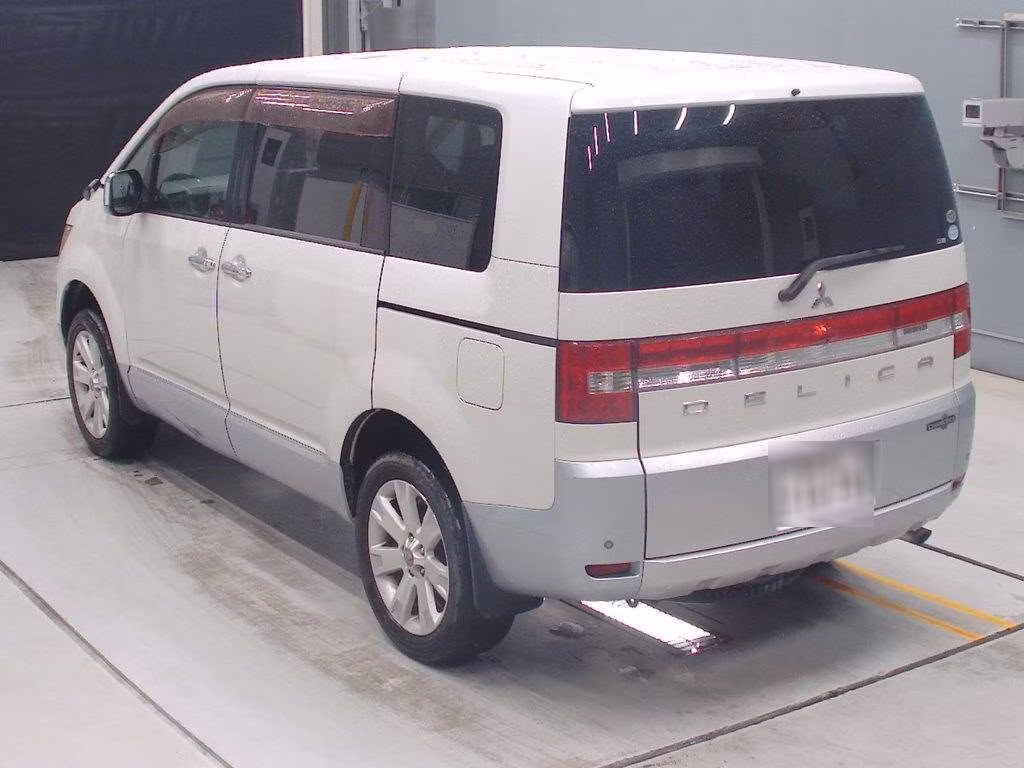 MITSUBISHI DELICA D:5