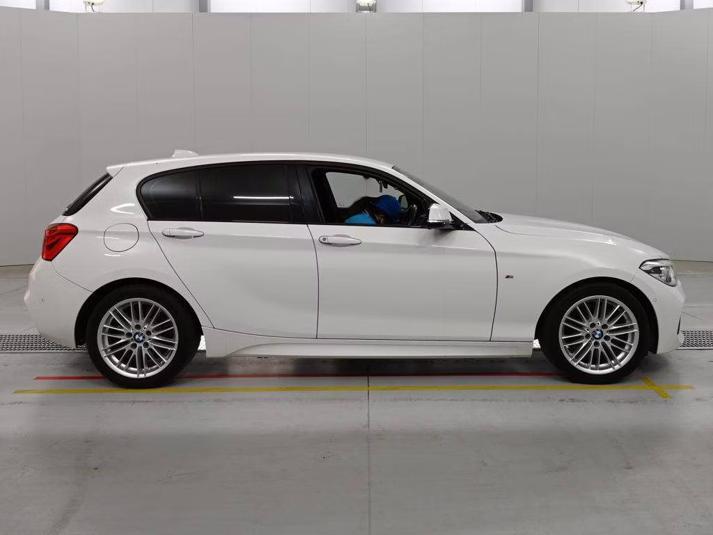BMW 1-SERIES