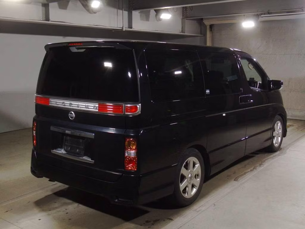 NISSAN ELGRAND