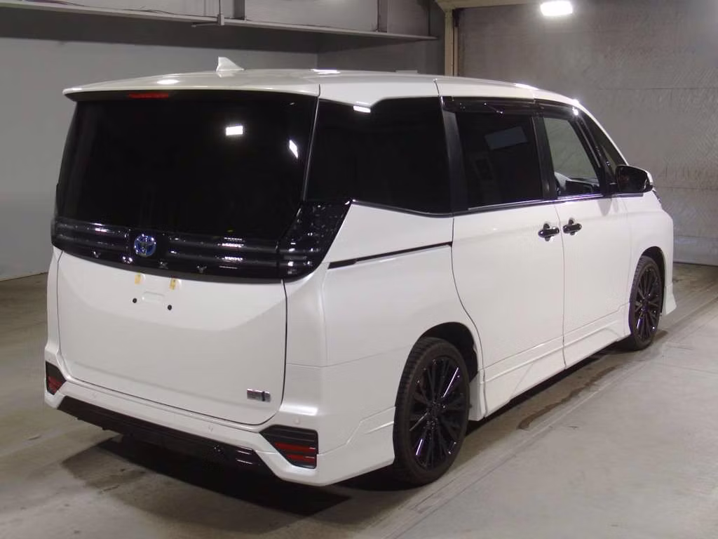 TOYOTA VOXY